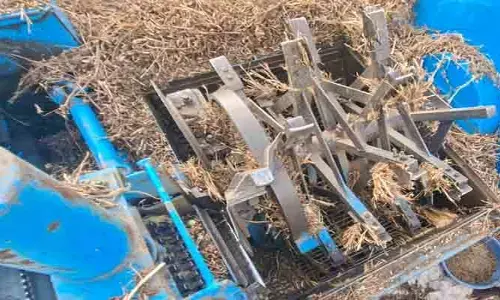 విషాదం.. యంత్రంలో ప‌డి వ్య‌క్తి మృతి