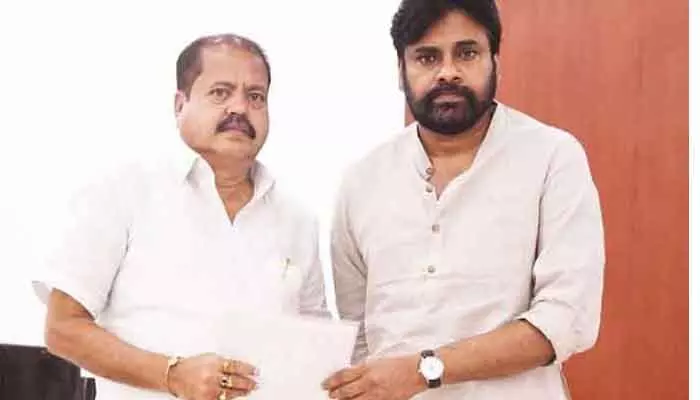 డిప్యూటీ సీఎంకు రూరల్ ఎమ్మెల్యే నానాజీ వినతి పత్రం డిప్యూటీ సీఎంకు రూరల్ ఎమ్మెల్యే నానాజీ వినతి పత్రం