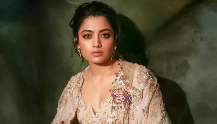 ఇది నా గుండెను చాలా తీవ్రంగా బాధపెడుతోంది.. రష్మిక ఎమోషనల్ పోస్ట్ ఇది నా గుండెను చాలా తీవ్రంగా బాధపెడుతోంది.. రష్మిక ఎమోషనల్ పోస్ట్