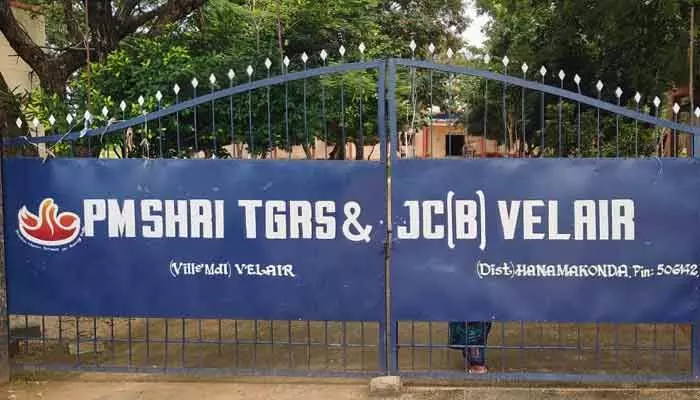 జూనియర్ విద్యార్థి పై సీనియర్ విద్యార్థుల దాడి జూనియర్ విద్యార్థి పై సీనియర్ విద్యార్థుల దాడి