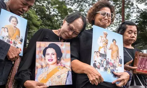 థాయ్‌లాండ్ మాజీ రాణి సిరికిట్‌ కన్నుమూత