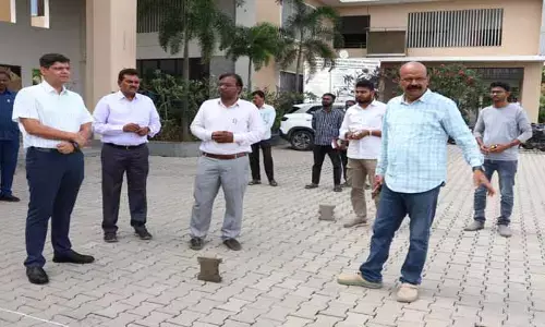 తెలంగాణ తల్లి విగ్రహ ఏర్పాటుకు స్థలాన్ని పరిశీలించిన కలెక్టర్