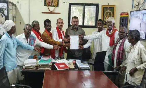 సోయా పంటను కొనుగోలు చేయాలని ఎమ్మార్వోకు విన‌తి