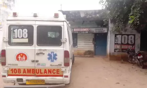 పడకేసిన 108 వాహనం