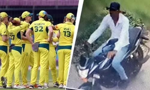 ఆస్ట్రేలియా మహిళా క్రికెటర్లతో అసభ్య ప్రవర్తన.. దేశం పరువు తీశారుగా..!