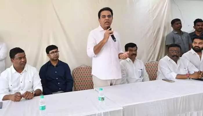 రెండేళ్లుగా కాంగ్రెస్ అన్ని వర్గాలను మోసం చేసింది.. మాజీ మంత్రి కేటీఆర్ రెండేళ్లుగా కాంగ్రెస్ అన్ని వర్గాలను మోసం చేసింది.. మాజీ మంత్రి కేటీఆర్
