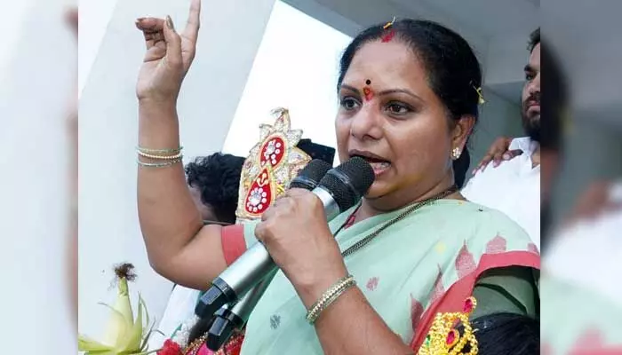 ఎకరానికి రూ.10 వేల సాయం సరిపోదు.. రూ.50 వేలు ఇవ్వాలి: కవిత ఎకరానికి రూ.10 వేల సాయం సరిపోదు.. రూ.50 వేలు ఇవ్వాలి: కవిత