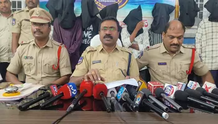 నాగర్ కర్నూలు జిల్లాలో గంజాయి కలకలం.. 750 గ్రాములు స్వాధీనం నాగర్ కర్నూలు జిల్లాలో గంజాయి కలకలం.. 750 గ్రాములు స్వాధీనం