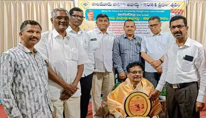 అవార్డులు రచయితలకు గొప్ప ప్రేరణ అందిస్తాయి : సంచాలకులు ఏనుగు నర్సింహారెడ్డి అవార్డులు రచయితలకు గొప్ప ప్రేరణ అందిస్తాయి : సంచాలకులు ఏనుగు నర్సింహారెడ్డి