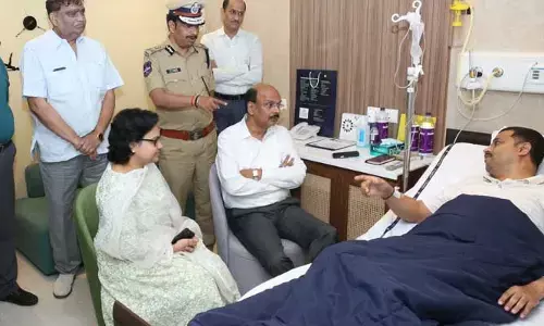 డీసీపీ చైతన్య, గన్ మెన్ ధైర్య సాహసాలకు  హ్యాట్సాప్: డీజీపీ