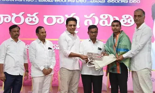 మెడిసిన్లో సీట్లు సాధించిన విద్యార్థులను సన్మానించిన కేటీఆర్