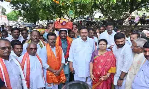 కాంచనగుహకు బంగారు కాంతులు