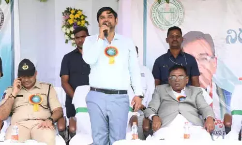యువత ఆర్థిక అభివృద్ధి దిశగా ముందుకెళ్లాలి : క‌లెక్ట‌ర్ కుమార్ దీప‌క్