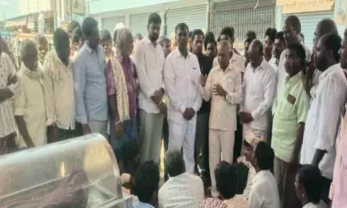 ప‌రిహారం అడిగిన రైతుకు మ‌ర‌ణించిన త‌రువాత రూ.10ల‌క్ష‌లు చెల్లింపు