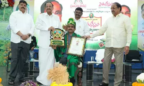 భూమి సునీల్‌కు భూమి రత్న పుర‌స్కారం.. వ్యవసాయ చట్టాలు, విధానాల రూపకల్పనలో విశేష సేవలు