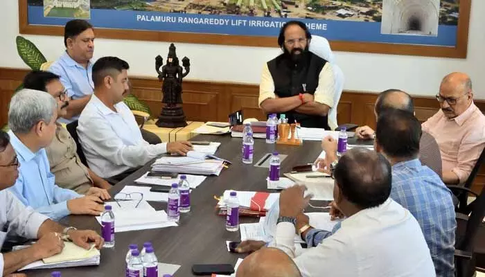అలా చేస్తే ఖర్చు తగ్గడమే కాదు.. ప్రాజెక్ట్కు లైఫ్ కూడా: మంత్రి ఉత్తమ్ అలా చేస్తే ఖర్చు తగ్గడమే కాదు.. ప్రాజెక్ట్కు లైఫ్ కూడా: మంత్రి ఉత్తమ్