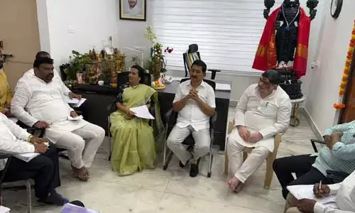 మినిస్టర్ క్వార్టర్స్‌లో మంత్రి పొన్నం నేతృత్వంలో కీలక సమావేశం