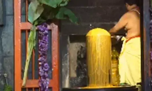 శ్రీకాళహస్తిలో మృత్యుంజయ స్వామి వారికి అభిషేకం