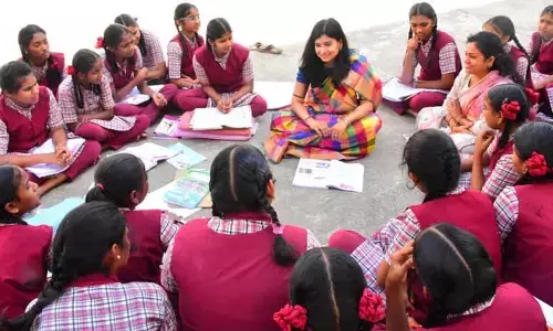 Garima Agarwal: టీచర్‌గా మారిన ఇన్‌చార్జ్‌ కలెక్టర్‌.. తంగళ్లపల్లి కేజీబీవీ పర్యటనలో గరిమ అగర్వాల్‌
