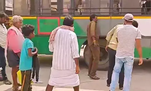 ఆర్టీసీ బస్సులో 30 మంది ప్రయాణికులు.. తృటిలో తప్పిన భారీ ప్రమాదం