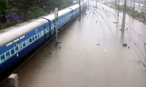 తుపాను ఎఫెక్ట్.. 54 రైళ్లను రద్దు చేసిన దక్షిణ మధ్య రైల్వే