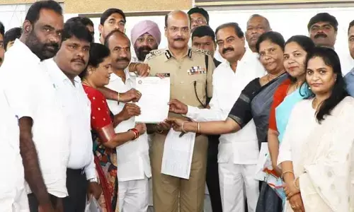 కులాల పేరుతో  విద్వేషాలు రెచ్చగొడుతున్నారు.. డీజీపీకి EBC సంక్షేమ సంఘం ఫిర్యాదు
