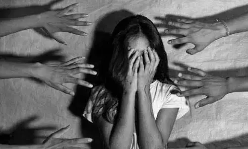 దారుణం.. బాలికపై గ్యాంగ్ రేప్