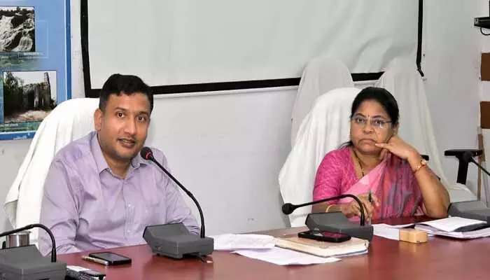 సీఎంఆర్ సరఫరా వేగవంతం చేయాలి : కలెక్టర్ రాజర్షి షా సీఎంఆర్ సరఫరా వేగవంతం చేయాలి : కలెక్టర్ రాజర్షి షా