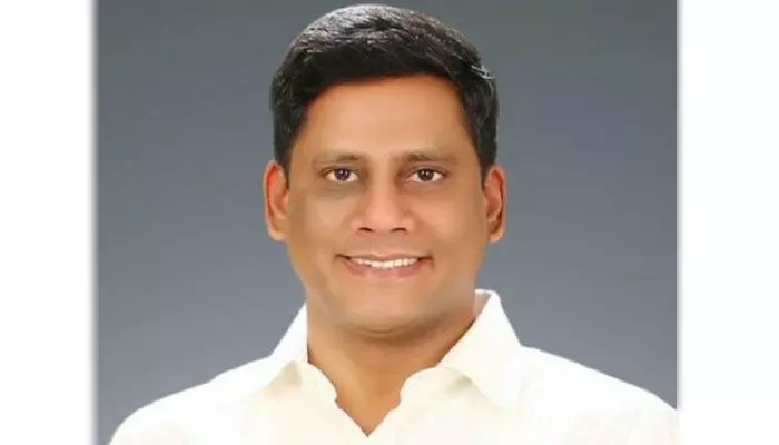వైద్య విద్యార్థినికి అండగా నిలిచిన మన్నే జీవన్ రెడ్డి వైద్య విద్యార్థినికి అండగా నిలిచిన మన్నే జీవన్ రెడ్డి