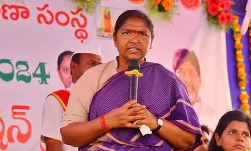 కేటీఆర్ వ్యాఖ్యలు పూర్తిగా అసత్యం: సీతక్క ఫైర్