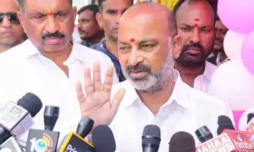 ప్రజలు సంయమనం పాటించాలి.. కురిక్యాల విద్యార్థినుల లైంగిక వేధింపుల ఘటనపై బండి సంజయ్