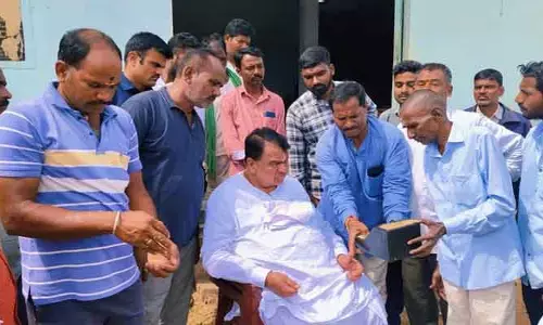 ధాన్యం విష‌యంలో రైతులు జాగ్ర‌త్త‌లు పాటించాలి : ఎమ్మెల్యే పోచారం శ్రీనివాస్ రెడ్డి
