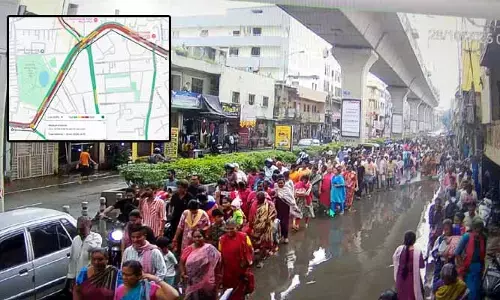 నగరంలో పలు చోట్ల ట్రాఫిక్ జామ్.. తెలుగు ఫిల్మ్ ఇండస్ట్రీ యూనియన్ ర్యాలీ.. మరోవైపు వర్షం