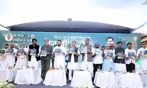 ఫ్రీ కరెంట్, ఇంటికో ఉద్యోగం.. తేజస్వీ ఎన్నికల హామీల వరాలు