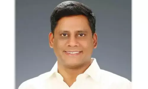 వైద్య విద్యార్థినికి అండగా నిలిచిన మన్నే జీవన్ రెడ్డి