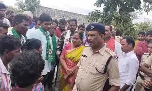 శ్రావణి కుటుంబాన్ని ప్రభుత్వం ఆదుకోవాలి :  ఎస్సీ, ఎస్టీ క‌మిష‌న్ స‌భ్యురాలు నీలాబాయి