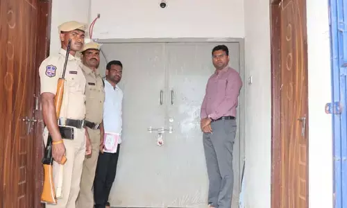 ఈవీఎంలు భద్రపరిచిన స్ట్రాంగ్ రూమ్ వద్ద భద్రత పటిష్టంగా ఉండాలి : కలెక్టర్ బీఎం సంతోష్