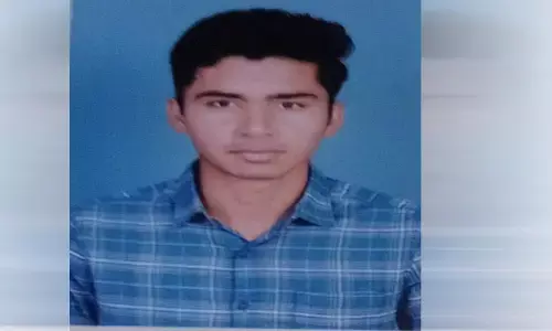 గుర్తు తెలియ‌ని వాహ‌నం ఢీ.. యువ‌కుడు మృతి