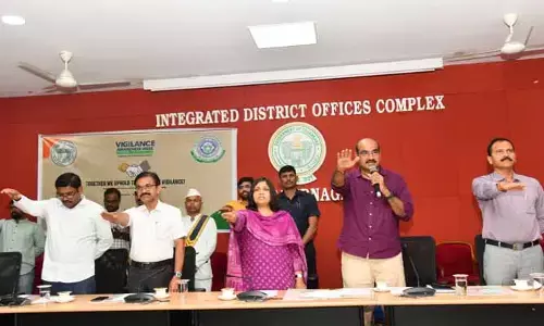 ప్రతి ఉద్యోగి నిజాయితీతో పని చేయాలి : కలెక్టర్ విజయేందిర బోయి