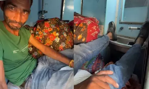 VIDEO: పండుగల ఎఫెక్ట్.. రైలు బాత్రూమ్‌‌నే బెడ్రూమ్‌గా మార్చుకున్నాడు