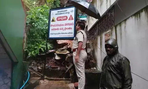 ప్రజలు అత్యవసరమైతే తప్ప బయటకు రావొద్దు : విజయవాడ పోలీస్