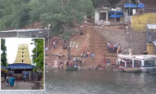 శ్రీశైల పుణ్యక్షేత్రంలో భారీ ప్రమాదం.. పాతాళగంగ దారిలో విరిగిపడిన కొండచరియలు