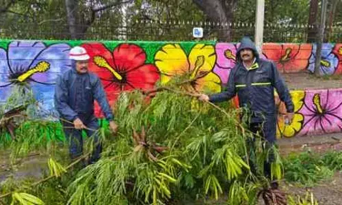 సహాయక చర్యల్లో ఎన్టీఆర్ జిల్లా ట్రాఫిక్ పోలీసులు