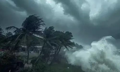 మొంథా తుఫాను దెబ్బతో నష్టపోయిన ఆక్వా రైతులు