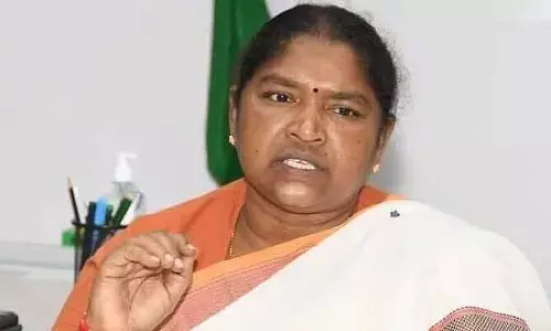 మొంథా తుపాన్.. అధికారులకు మంత్రి సీతక్క ఆదేశాలు