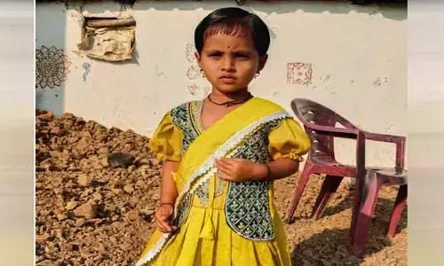 పాముకాటుతో మూడేళ్ల‌ బాలిక మృతి