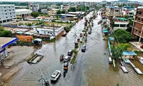 వరంగల్, హన్మకొండలో రెడ్ అలర్ట్ ప్రకటించిన కలెక్టర్