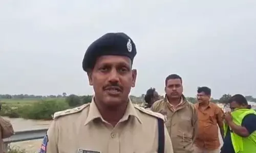 హైద‌రాబాద్ - శ్రీశైలం రాక‌పోక‌లు బంద్