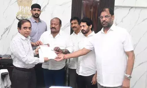 కాంగ్రెస్ అభ్యర్థిని డిస్ క్వాలిఫై చేయాలి
