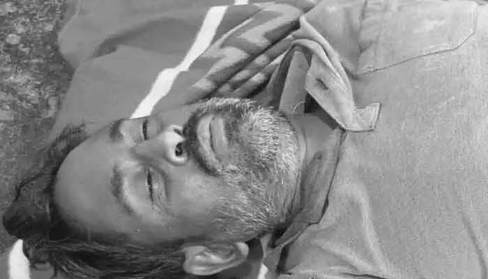 తాగుడుకు బానిసై వ్య‌క్తి ఆత్మ‌హ‌త్య